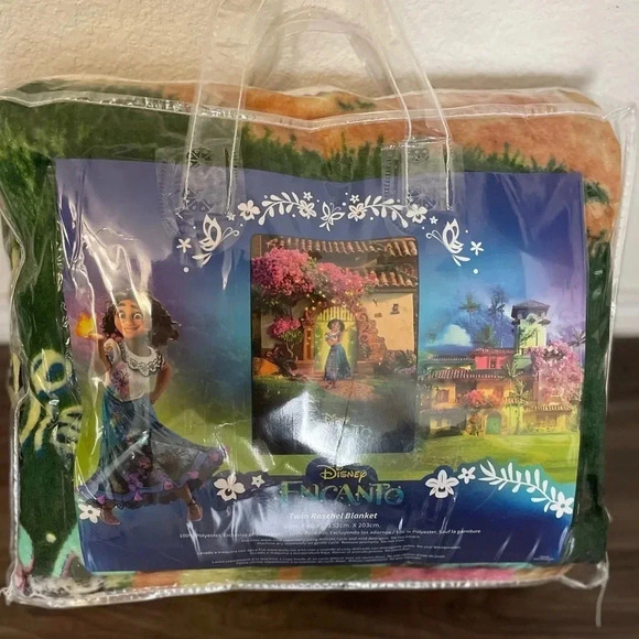 Disney Encanto Twin Raschel blanket NWT - Picture 2 of 4